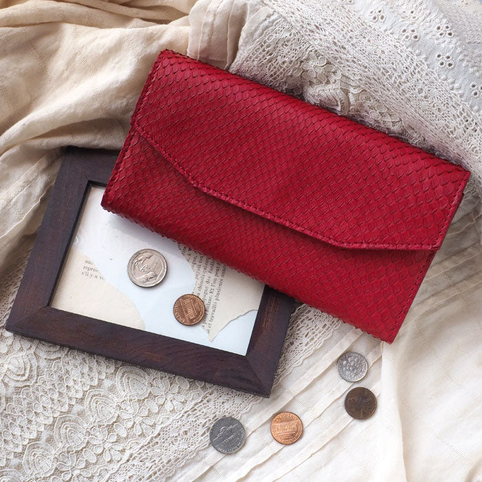 【 秋財布という言葉をご存じですか…??】金運もたわわに実る秋に新調した財布は「秋財布」や「実り財布」と呼ばれ、 ”お金も実る”といわれています。