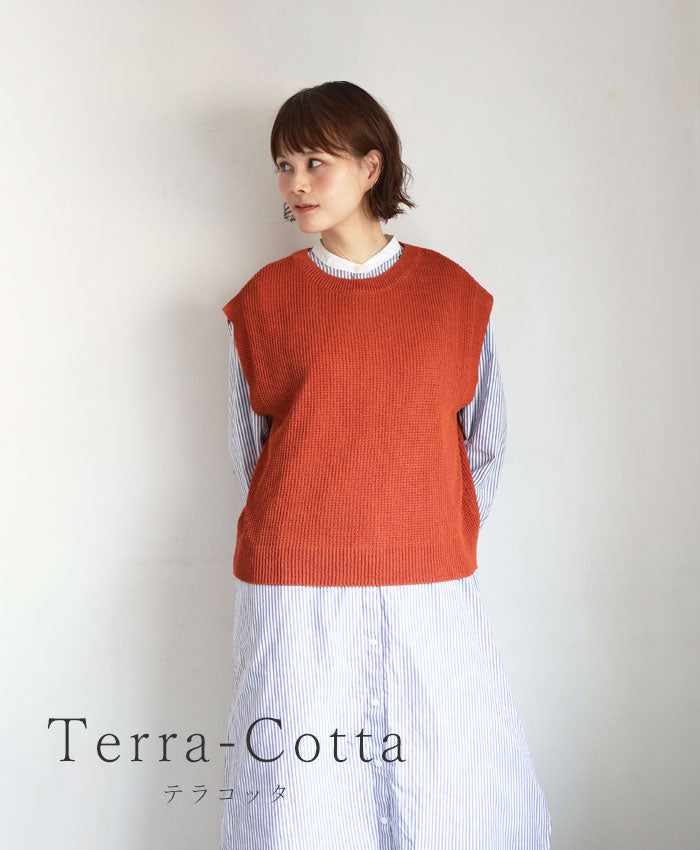 暖かい日が少しずつ増えてきて、春の服が気になる季節になりました＊ クラフトカフェにも、軽やかなニットやストールなど、 春のお出かけが楽しみになるアイテムが届いています＊