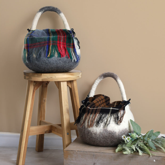 [3 colors] ENA KUAM felt bag, round pote two-tone [24AKU005] Nepal, handmade, fair trade brand 