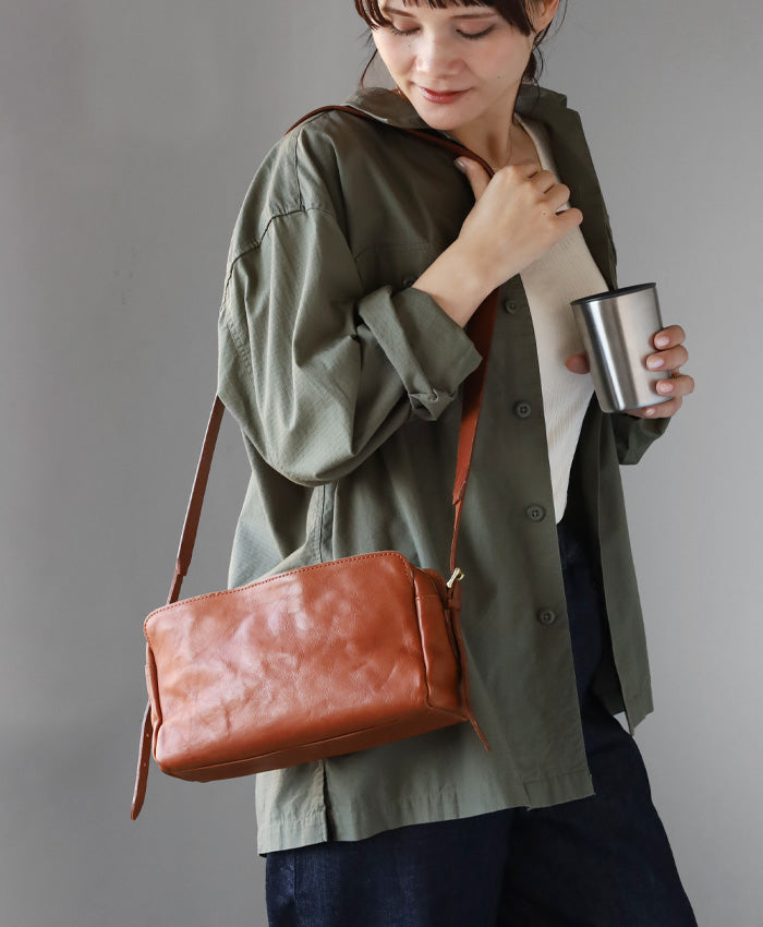 ANNAK（アナック） あおりポケット付き ショルダーバッグ 栃木レザー