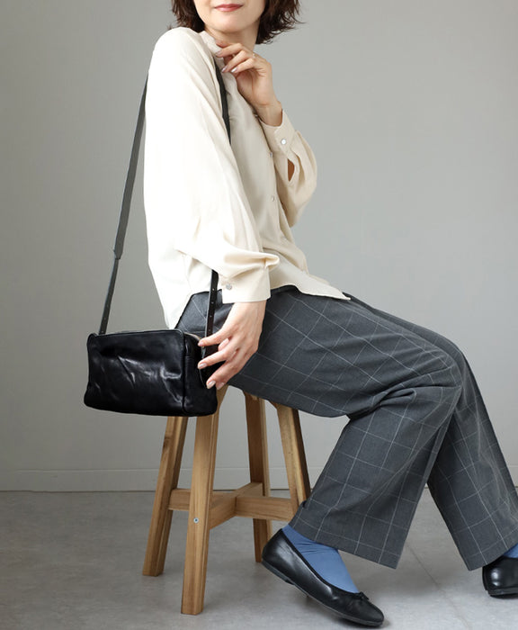 ANNAK Shoulder bag with tail pocket Tochigi leather Washed leather Black [AK18TA-A0004-BLK] 