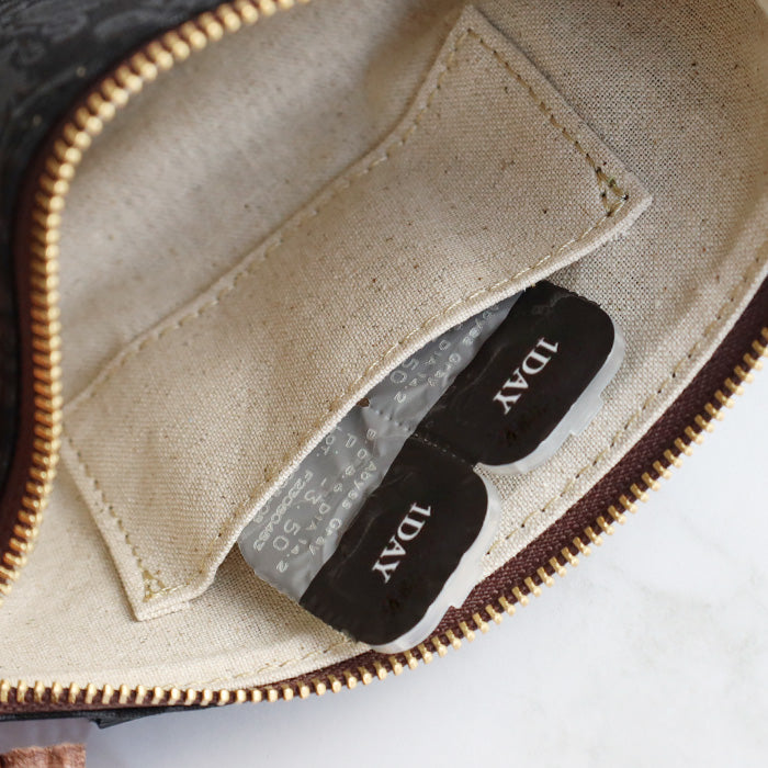 aoneco (Aoneko) Damask pattern pouch S size [an036] Leather goods manufacturer Waji's rescue cat project Small item holder Pen case Cosmetic pouch Small Cute Cat 