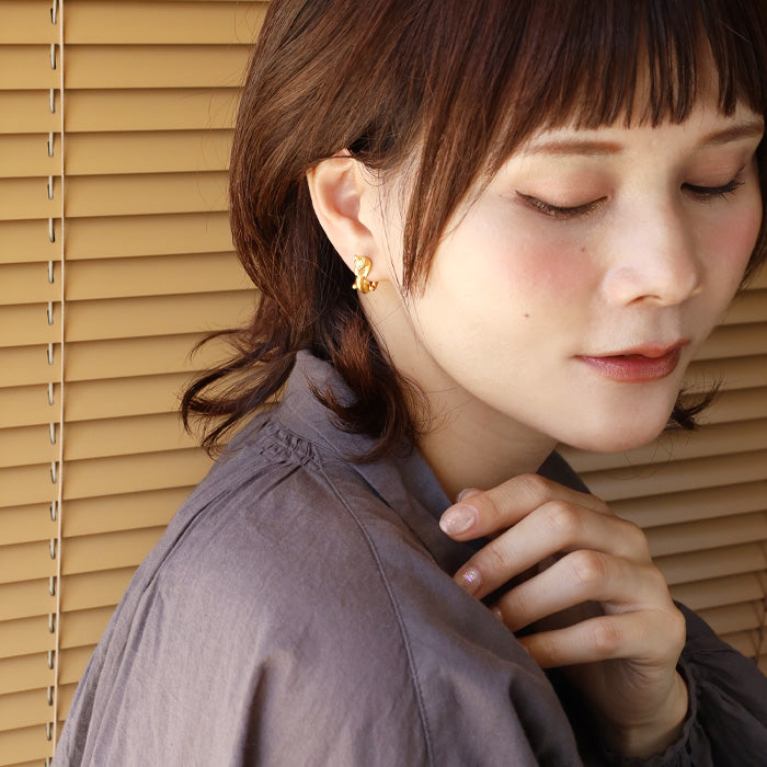 naturama Cat Earrings “Latu” Brass Matte Gold One Ear [AY15-G]