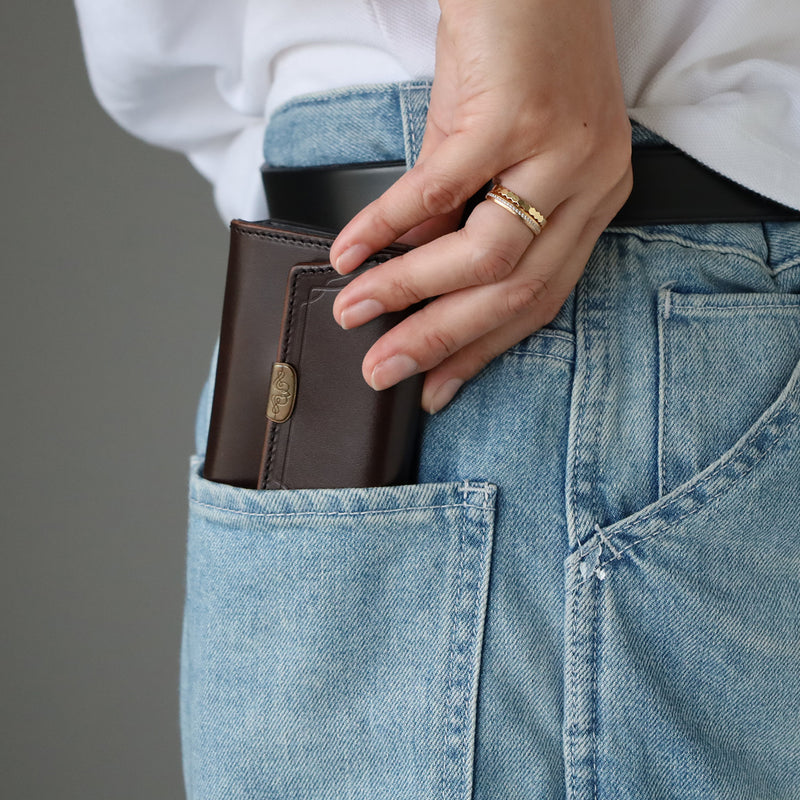 [2 colors] Dual Saddle Pull-Up Genuine Leather Compact Bi-fold Wallet with Coin Pocket, Brass Hardware [DCR-1040] Ikenohata Ginkawa-ten Leather Wallet Brand, Taito-ku, Tokyo