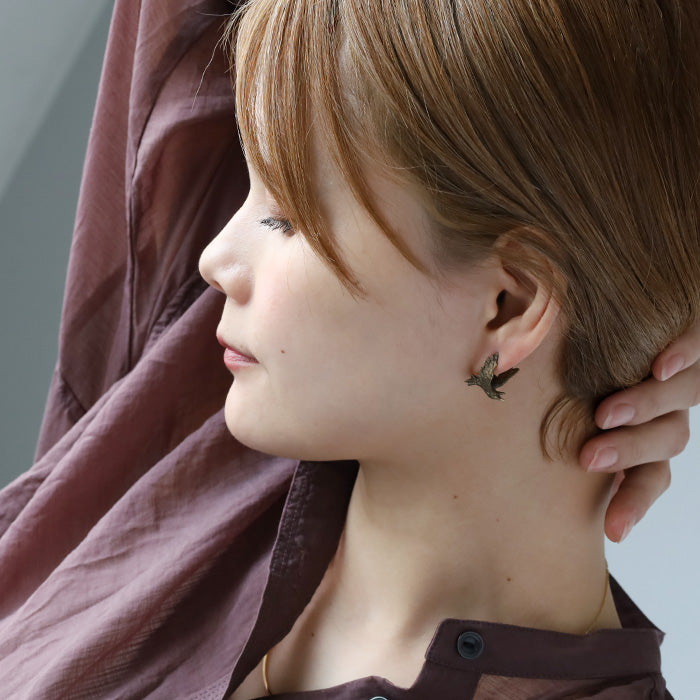 DECOvienya handmade accessories Crow Earrings Gold (Brass) Oxidized finish Single ear [DE-079G]