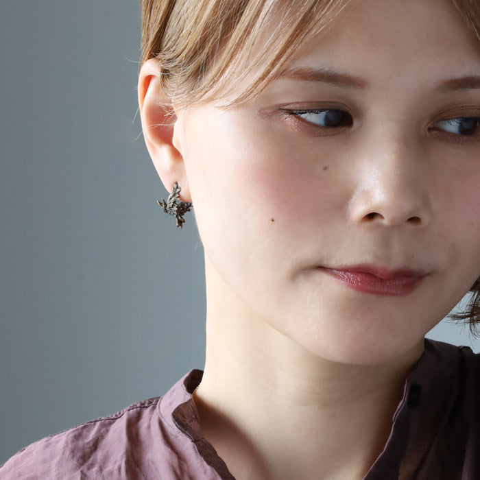 DECOvienya handmade accessories Crow Earrings Gold (Brass) Oxidized finish Single ear [DE-079G]