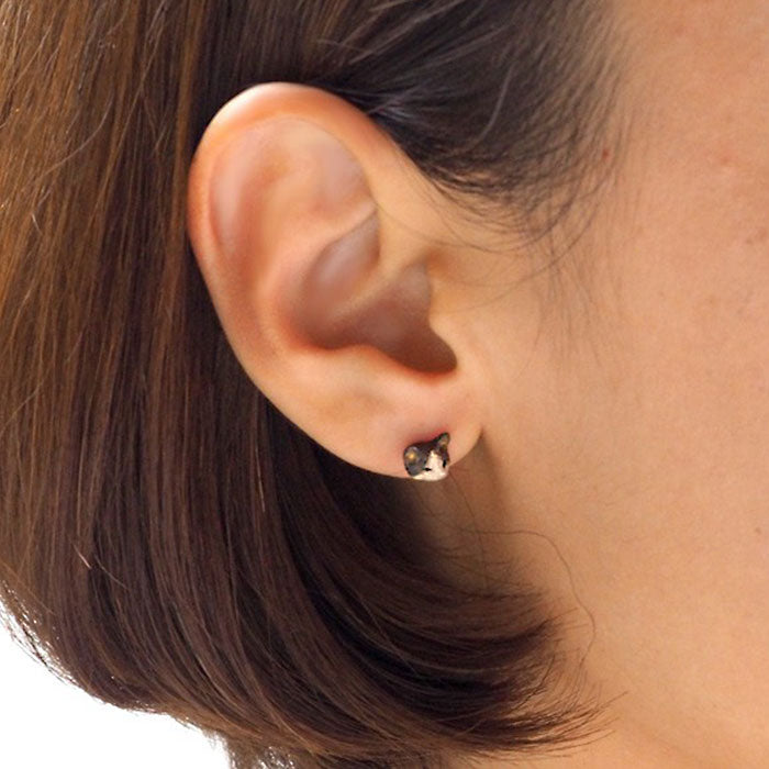 DECOvienya（デコヴィーニャ） 手作りアクセサリー ネコピアス 茶トラ ＆ 白黒ハチワレ シルバー925 両耳セット [DE-108]