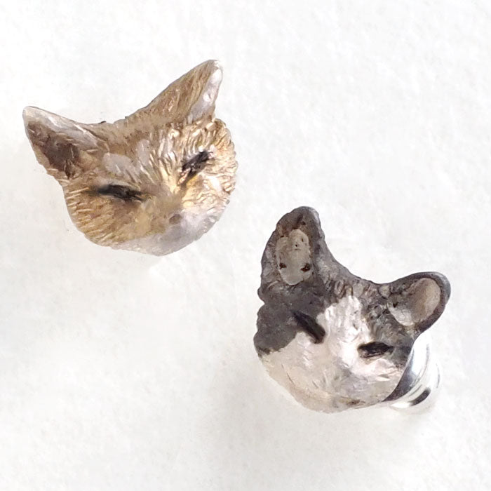 DECOvienya（デコヴィーニャ） 手作りアクセサリー ネコピアス 茶トラ ＆ 白黒ハチワレ シルバー925 両耳セット [DE-108]