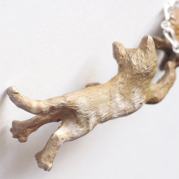 DECOvienya（デコヴィーニャ） 手作りアクセサリー ネコのペンダント シルバー [DE-109]