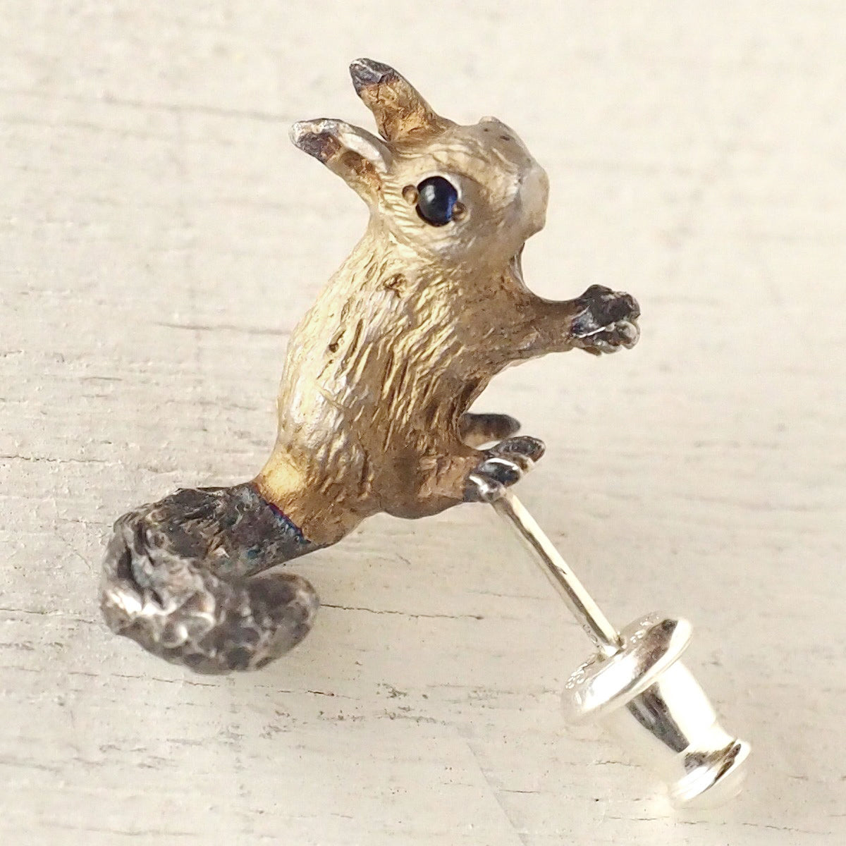 DECOvienya（デコヴィーニャ） 手作りアクセサリー エゾリスのピアス