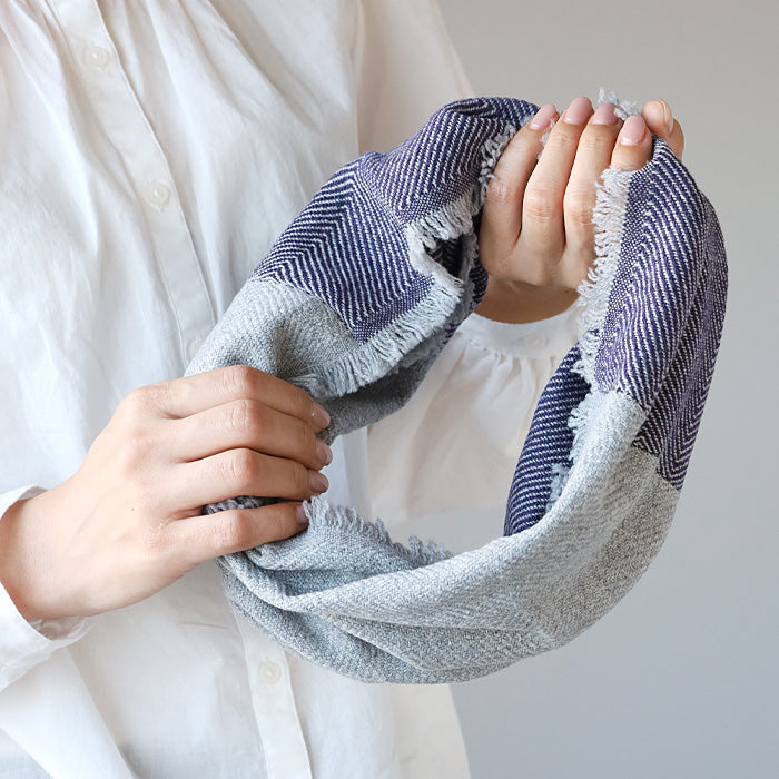 Kobooriza Wool Neckable Hoodie/Snood for Women [K-NC-NK02]. Made in Ehime, Imabari, this lightweight, woven snood is perfect for fall and winter. 