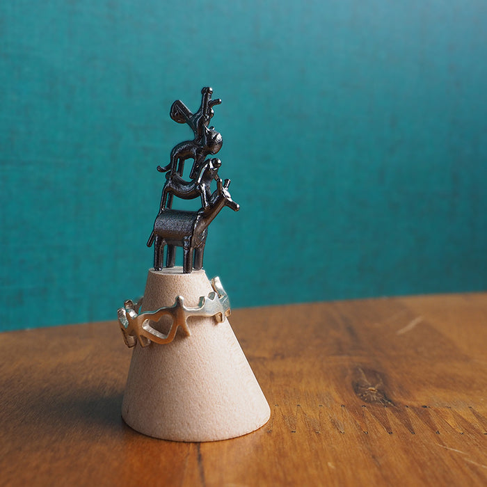 ブロンズ造形作家・コイズミタダシ リングスタンド「ブレーメン」 