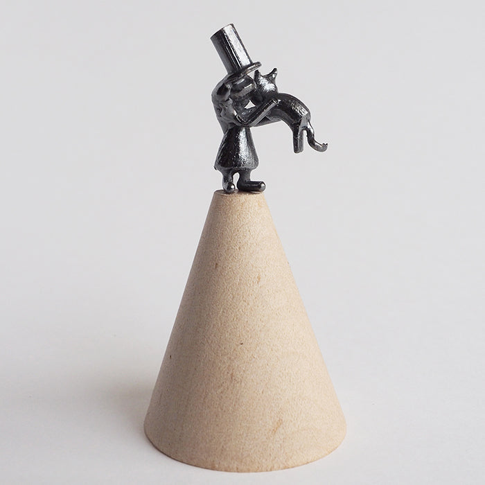 Bronze sculpture artist Tadashi Koizumi Ring Stand “Come on, come on” [KO-RS-14]