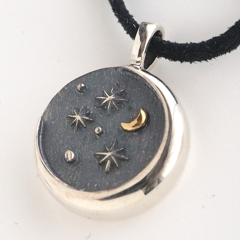 moge（モゲ） シルバーアクセサリー 星空のむこう ―三日月の見える空― 革紐ネックレス [mo-N-042H]
