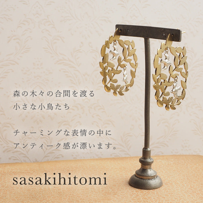 sasakihitomi（ササキヒトミ） 森のことりピアス 真鍮 18金コーティング＆シルバー 2個セット レディース [No-027B]