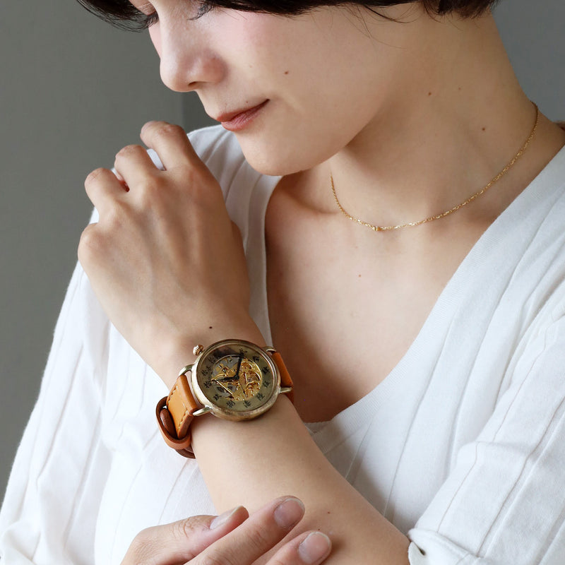 Watanabe Koubou Handmade Automatic Watch "Wano-koku Jimaki-san" Domed Case, Kanji Numerals, 44mm Size, Slanted Dial, Hand-stitched Strap [NW-BAM069] Masaaki Watanabe Watch Artisan Handmade Watch Brand