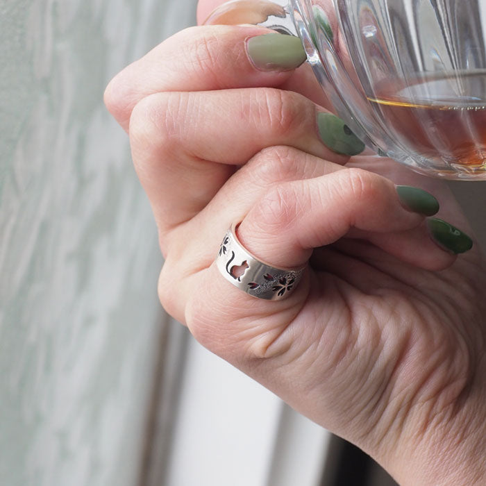 S Japanese pattern accessories Kasumi Sakura x Cat openwork ring 8mm width Silver 925 Smoked finish Women Men [S-Rn-S] Handmade Handcrafted Jewelry Artist Saori Miura 