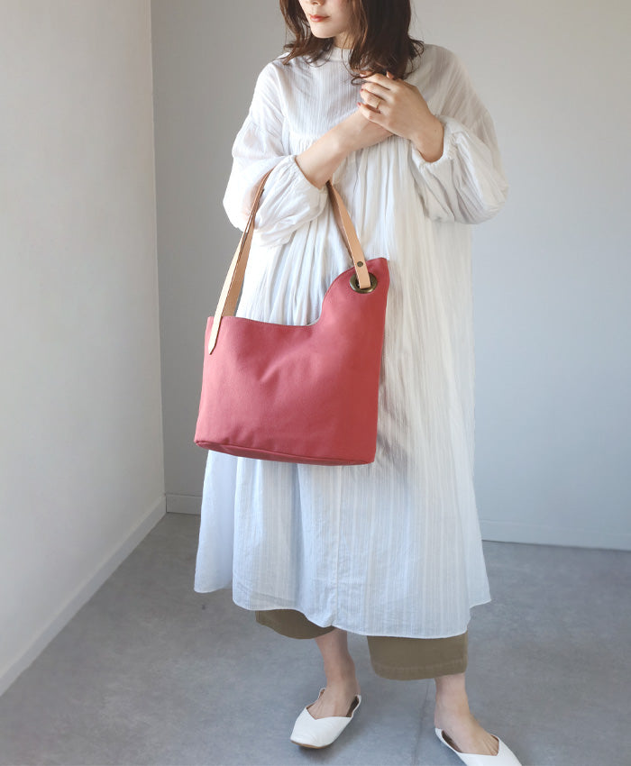 ulazan(ウラザン) alter(アルテ) アシンメトリー 撥水キャンバス トートバッグ コーラルレッド レディース メンズ [U0209-CRD]