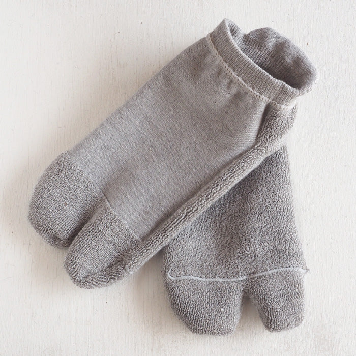 [2 colors] ORGANIC GARDEN Tabi type pile socks Ankle length Unbleached Gray Men's Women's Unisex [8-8282]