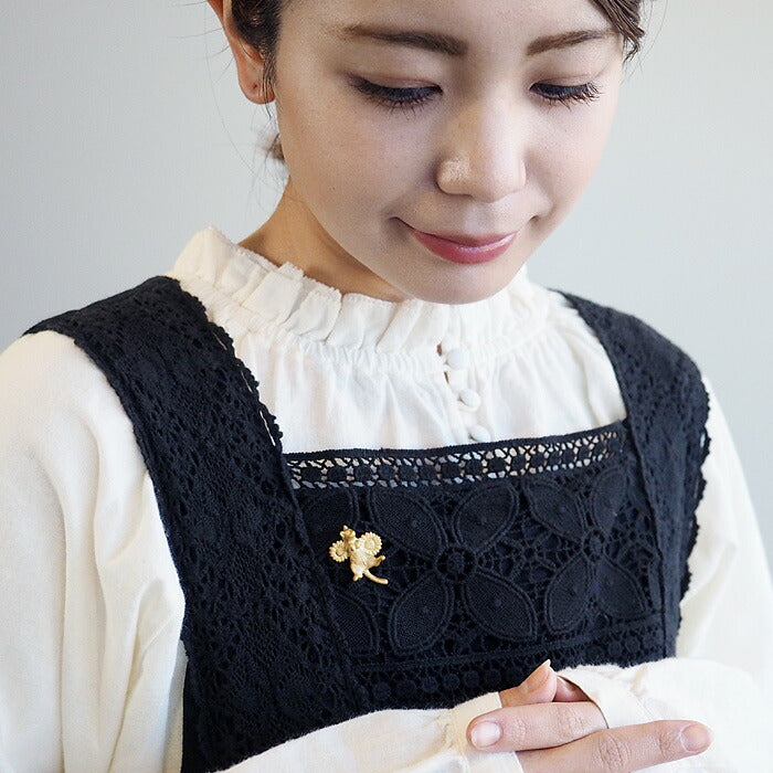 naturama Round cat and daisy pin brooch brass 18K matte gold coating [AB08G] 