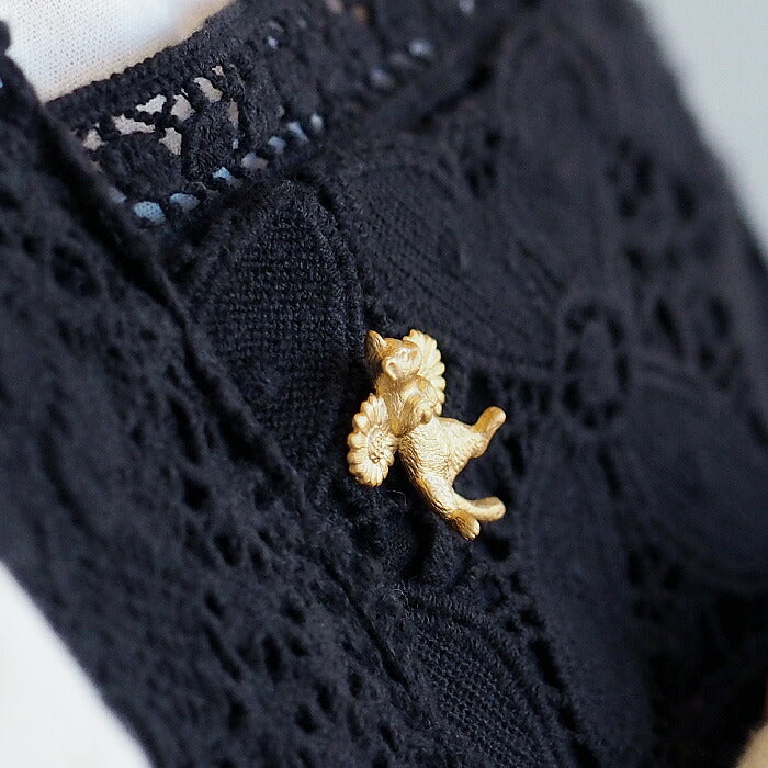 naturama Round cat and daisy pin brooch brass 18K matte gold coating [AB08G] 