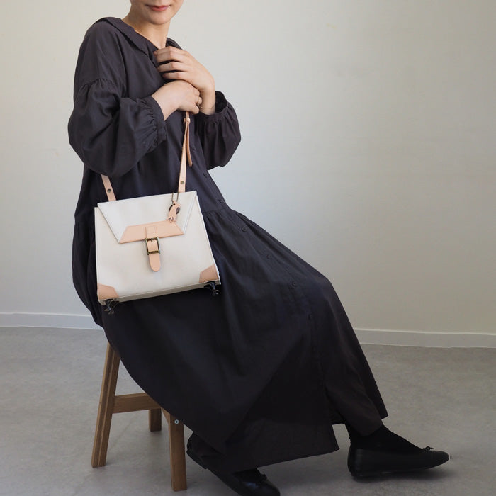 aoneco(アオネコ) ネコ足ショルダーバッグ [an013] 革製品を手がけるwajiさんの保護猫プロジェクト ネコ 猫 肩掛け ポシェット サコッシュ 本革 レザー キャンバス ベージュ 白 黒