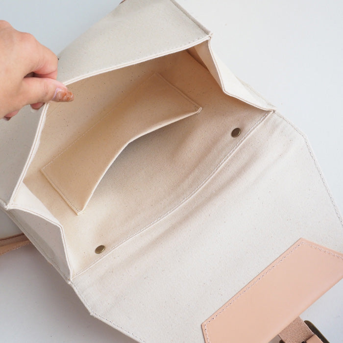 aoneco(アオネコ) ネコ足ショルダーバッグ [an013] 革製品を手がけるwajiさんの保護猫プロジェクト ネコ 猫 肩掛け ポシェット サコッシュ 本革 レザー キャンバス ベージュ 白 黒