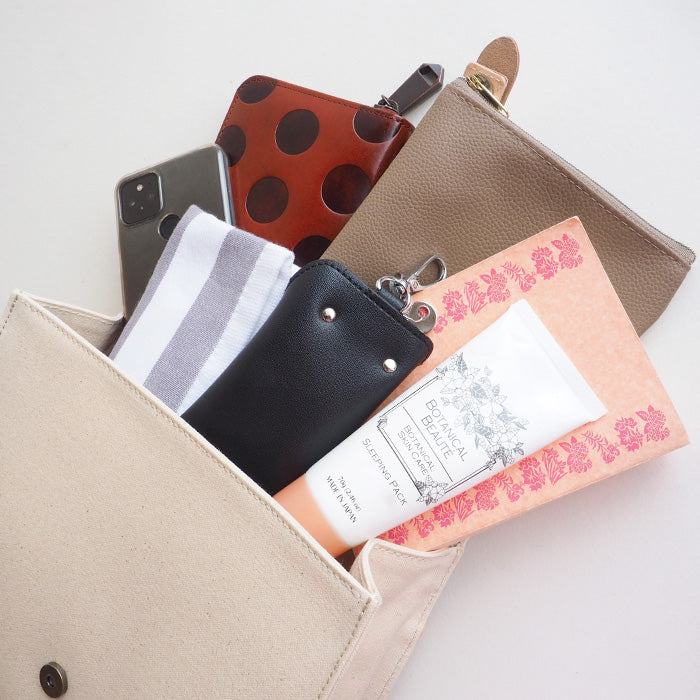 aoneco(アオネコ) ネコ足ショルダーバッグ [an013] 革製品を手がけるwajiさんの保護猫プロジェクト ネコ 猫 肩掛け ポシェット サコッシュ 本革 レザー キャンバス ベージュ 白 黒