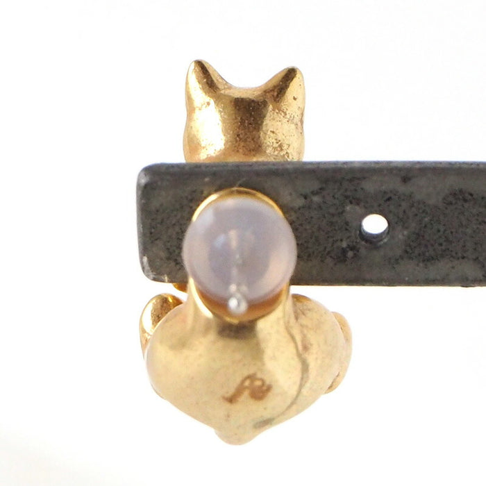 naturama(ナチュラマ) 猫ピアス “ラテュ” 真鍮 アンティークゴールド 片耳 [AY13-A]
