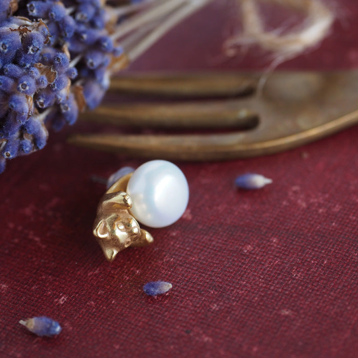 naturama 珍珠和貓耳環黃銅 18K 金塗層仿古加工一隻耳 [AY26] 