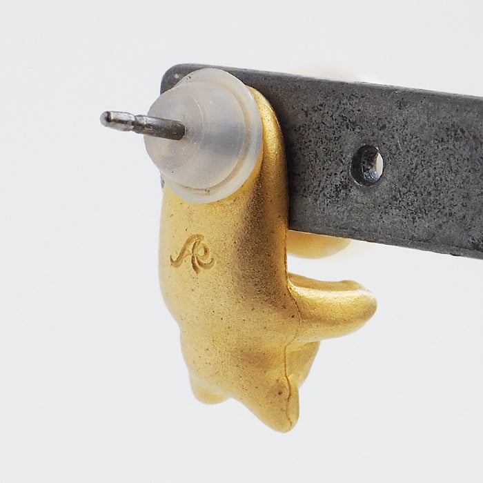 naturama(ナチュラマ) パールと猫のピアス 真鍮 18金コーティング マットゴールド加工 片耳 [AY26G]
