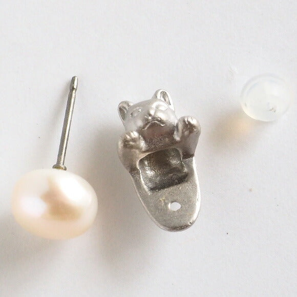 naturama 珍珠和貓耳環黃銅啞光銀加工單耳 [AY26S] 