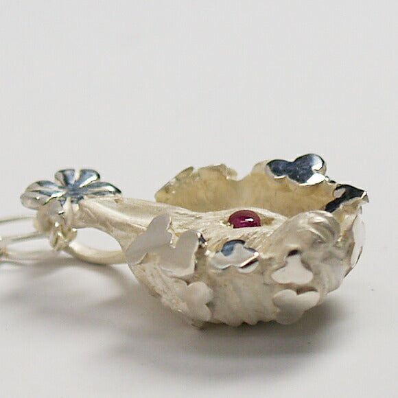 DECOvienya handmade accessories rabbit and clover pendant white [DE-025W] 