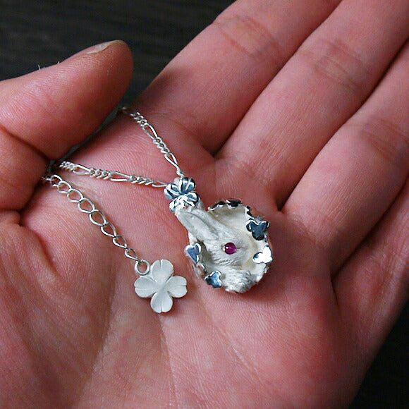 DECOvienya handmade accessories rabbit and clover pendant white [DE-025W] 