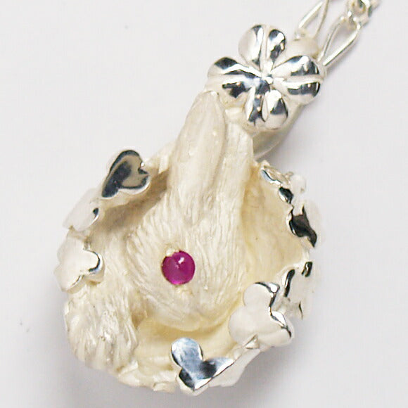 DECOvienya（デコヴィーニャ） 手作りアクセサリー ウサギとクローバーのペンダント ホワイト [DE-025W]