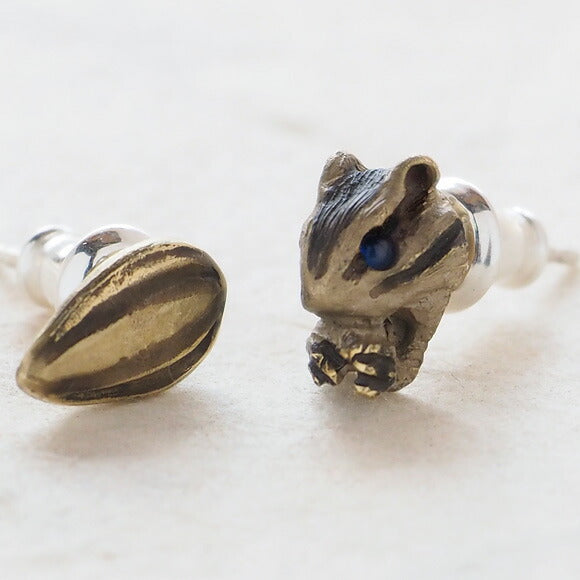 DECOvienya（デコヴィーニャ） 手作りアクセサリー シマリスとヒマワリの種ピアス ゴールド 2個セット [DE-061G]