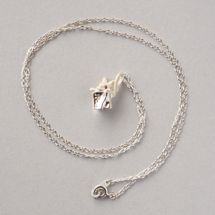 DECOvienya（デコヴィーニャ） 手作りアクセサリー 小さいウサギと肉屋のペンダント ホワイト [DE-065W]