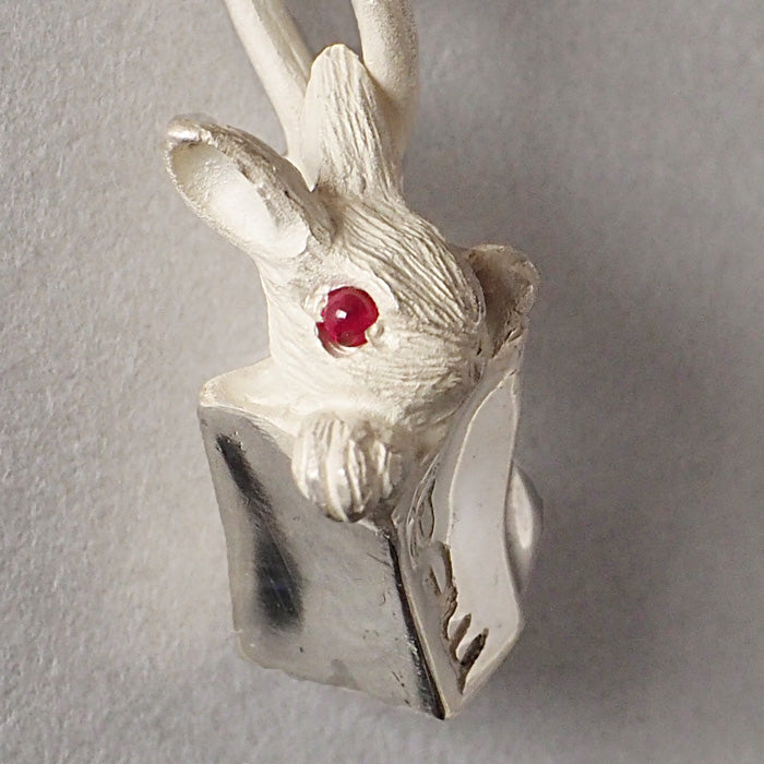 DECOvienya handmade accessories small rabbit and butcher pendant white [DE-065W] 