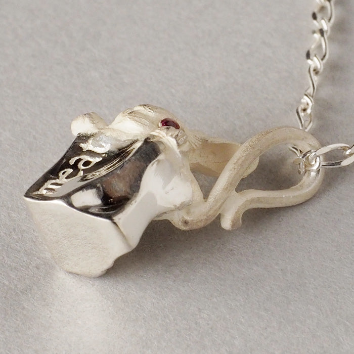 DECOvienya handmade accessories small rabbit and butcher pendant white [DE-065W] 