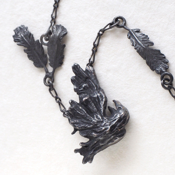 DECOvienya Handmade accessories Wounded crow pendant Black [DE-074B] 