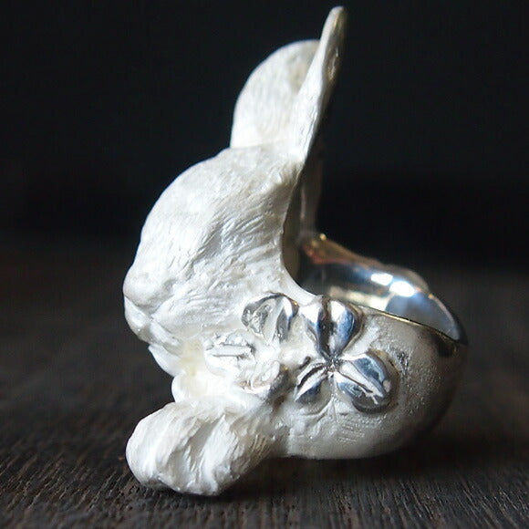 DECOvienya Handmade accessories Big rabbit and clover ring White [DE-093W] 