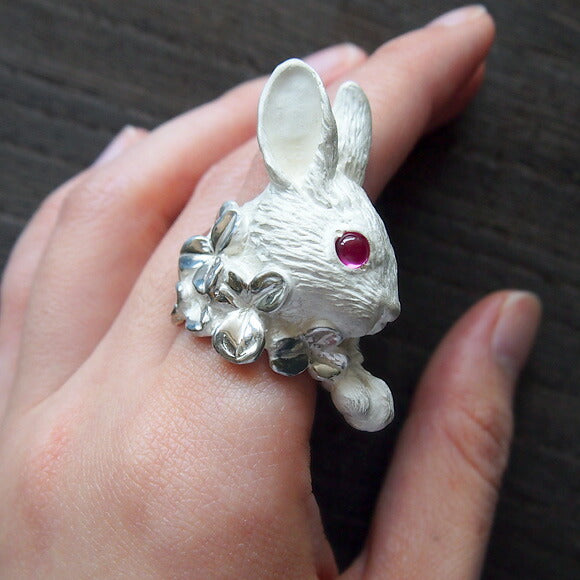 DECOvienya Handmade accessories Big rabbit and clover ring White [DE-093W] 