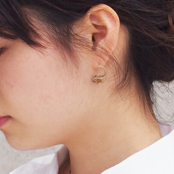 DECOvienya（デコヴィーニャ） 手作りアクセサリー ネズミピアス シルバー 片耳 茶色[DE-096C]