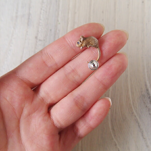 DECOvienya（デコヴィーニャ） 手作りアクセサリー ネズミピアス シルバー 片耳 茶色[DE-096C]