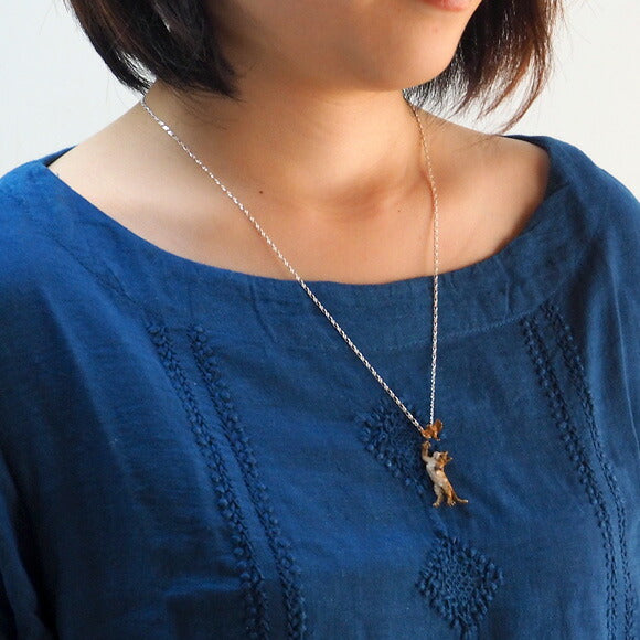 DECOvienya（デコヴィーニャ） 手作りアクセサリー ネコのペンダント シルバー [DE-109]