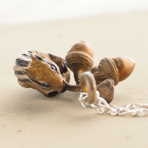 DECOvienya handmade accessories chipmunk and acorn pendant silver [DE-115] 
