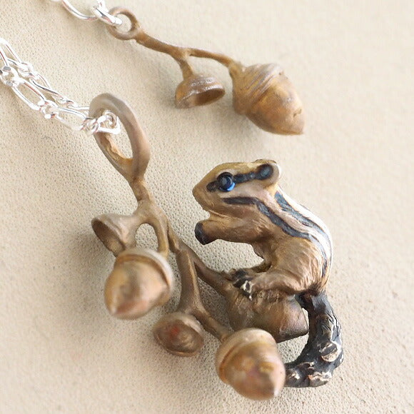 DECOvienya handmade accessories chipmunk and acorn pendant silver [DE-115] 