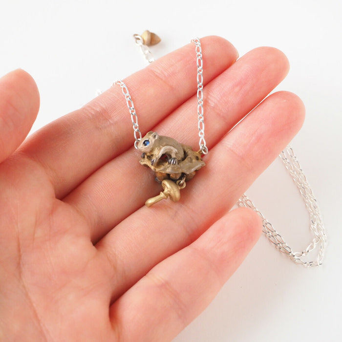 DECOvienya (decovienya) handmade accessories burrow flying squirrel necklace silver [DE-125] 