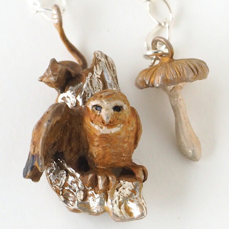 DECOvienya（デコヴィーニャ） 手作りアクセサリー 夜のフクロウ ペンダント シルバー [DE-128]