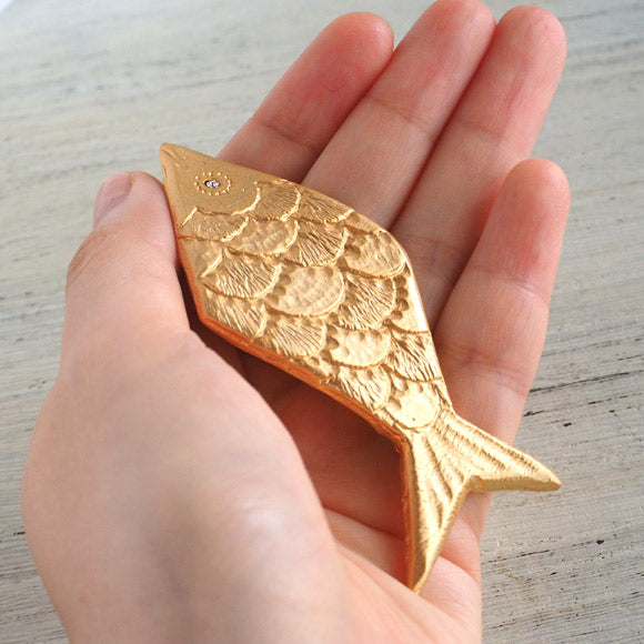 【2色】二月（ふたつき） おさかなバレッタ 18金メッキorロジウムメッキ [FT-FSB-001]